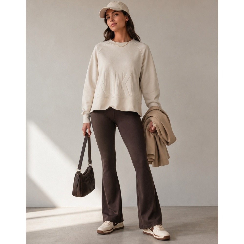 Nike Dri-FIT Cropped Crew Neck Sweatshirt in Cream